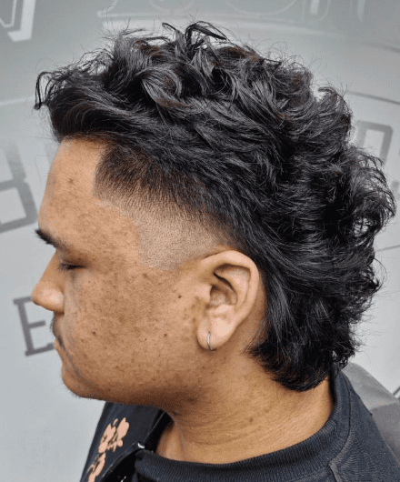 Men's hair styling service at Davilia Barbershop